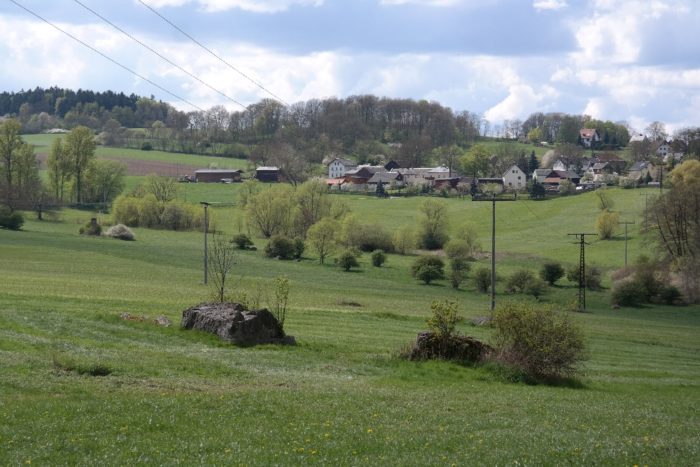 Blick auf ein vogtländisches Dorf