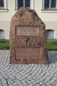 Gedenkstein an den Erfinder der Taschenuhr