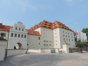 Blick vom Schlossplatz auf Schloss Freudenstein