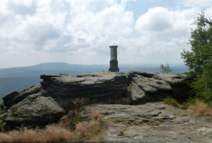 Aussichtsplateau auf dem Großen Zschirnstein - Blick zum Hohen Schneeberg