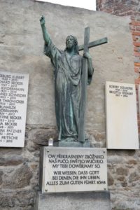 Nikolaifriedhof mit Kirchruine