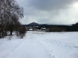 Blick über Binsdorf auf den Rosenberg