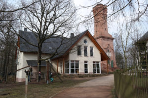 Friedrich-August-Turm mit Gaststätte auf dem Rochlitzer Berg