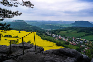 Blick vom nördlichen Pfaffenstein auf Königstein und Lilienstein