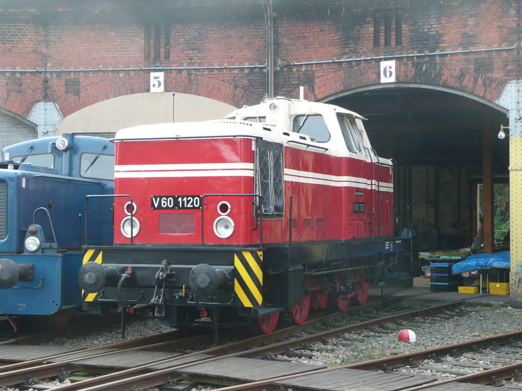 Lok V 60 1120 im Sächsischen Eisenbahnmuseum Chemnitz <a href="https://de.wikipedia.org/wiki/User:Rainerhaufe" class="extiw" title="de:User:Rainerhaufe">Rainerhaufe</a> in der <a href="https://de.wikipedia.org/wiki/" class="extiw" title="de:">Wikipedia auf Deutsch</a> 