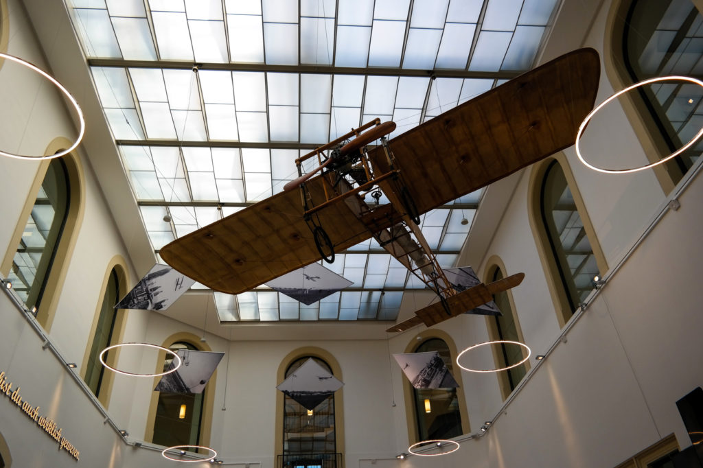 Im Lichtfoyer des Verkehrsmuseum