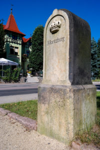 Postmeilensäule am Laubenschlösschen in Weinböhla