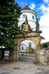 elbseitige Ansicht mit Eingang zum Lapidarium
