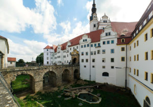 Eingang mit Bärenfang des Schloss Hartenfels