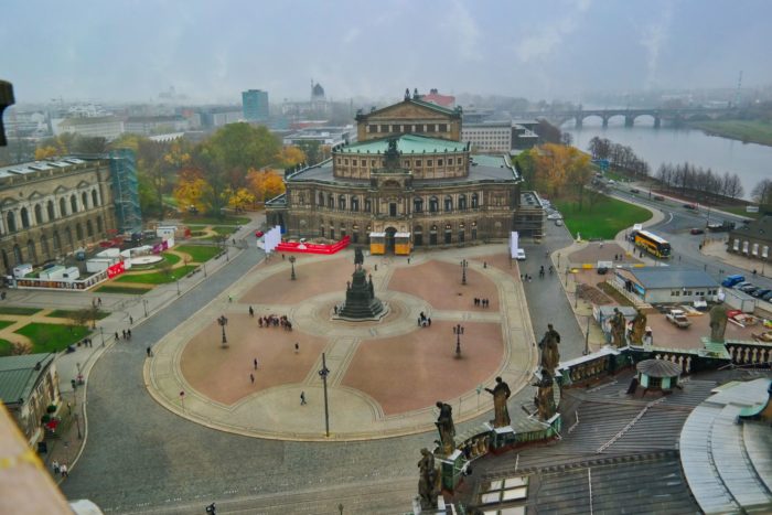 Blick vom Hausmannturm auf die Semperoper