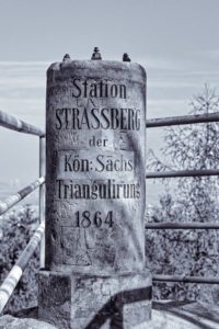 Station Strassberg (Nr. 39) in Lückendorf auf der Fuchskanzel im Zittauer Gebirge - Königlich Sächsische Triangulierung; © Pierre Junghans