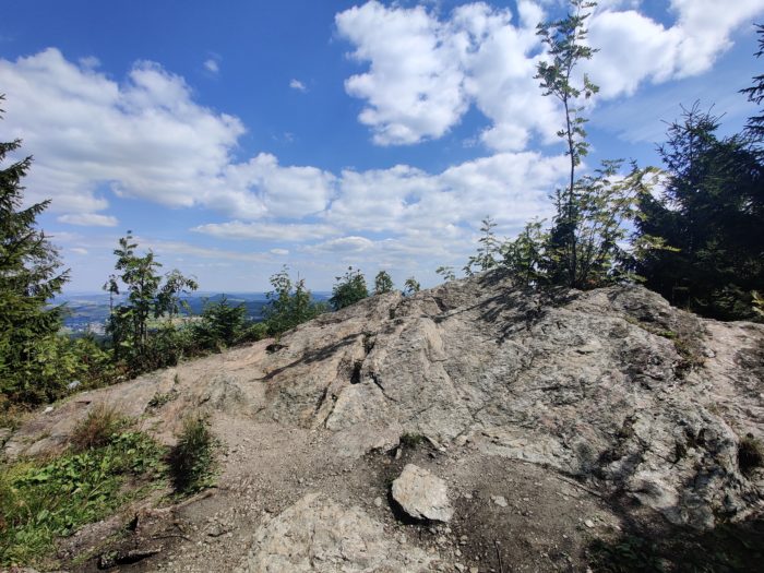 Blick vom Amtsfelsen beim Aufstieg auf den Fichtelberg