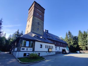 Das Berghotel Bärenstein mit Aussichtsturm