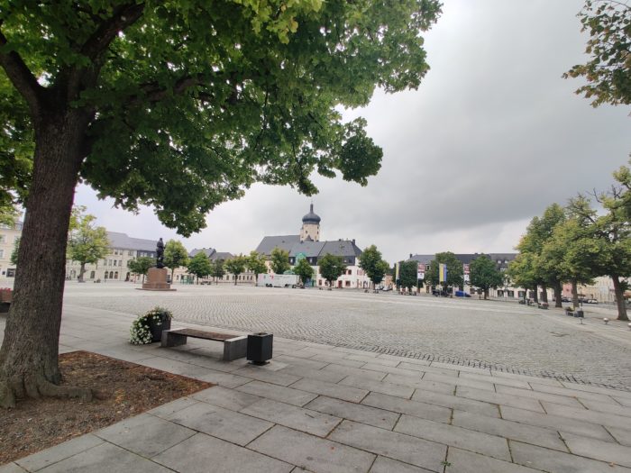 Der Marktplatz in Marienberg mit Rathaus